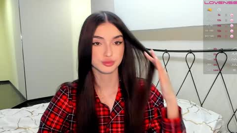 Snapshot of leila_4ever chatting on January 2025 08:17:02 PM Leila online show from January 2025 08:17:02 PM