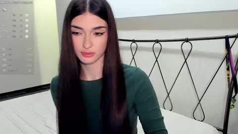 Snapshot of leila_4ever chatting on February 2025 06:05:01 PM Leila online show from February 2025 06:05:01 PM