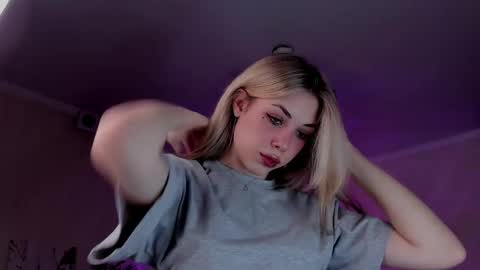 Snapshot of leilalafleur_ chatting on February 2026 05:46:02 AM leilalafleur_ online show from February 2026 05:46:02 AM