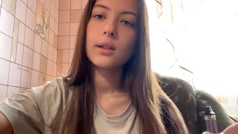 Hellomy name is Natalyits my first day here nice to meet you Give me 50 thumbs ups online show from April 2026 07:41:01 AM