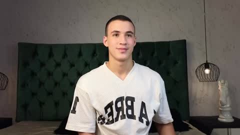Snapshot of leo_delvey chatting on December 2024 01:25:01 AM leo online show from December 2024 01:25:01 AM