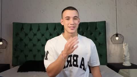 Snapshot of leo_delvey chatting on December 2024 01:22:01 AM leo online show from December 2024 01:22:01 AM