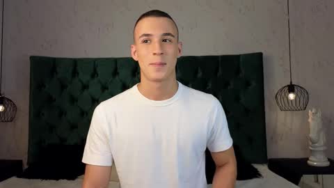 Snapshot of leo_delvey chatting on February 2025 02:42:02 AM leo online show from February 2025 02:42:02 AM