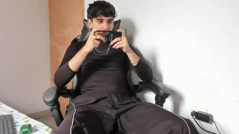 Snapshot of leo_jones389 chatting on September 2025 06:24:02 PM Leo Jones online show from September 2025 06:24:02 PM