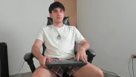 Snapshot of leo_jones389 chatting on April 2026 08:43:02 PM Leo Jones online show from April 2026 08:43:02 PM