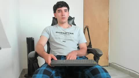 Snapshot of leo_jones389 chatting on May 2026 06:35:01 PM Leo Jones online show from May 2026 06:35:01 PM