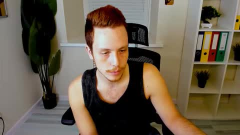 Snapshot of leo_mooree chatting on October 2025 04:18:01 PM Leo online show from October 2025 04:18:01 PM