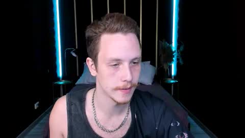 Snapshot of leo_mooree chatting on October 2025 09:14:02 PM Leo online show from October 2025 09:14:02 PM