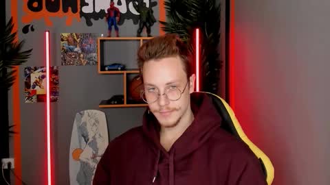 Snapshot of leo_mooree chatting on November 2025 04:06:02 PM Leo online show from November 2025 04:06:02 PM