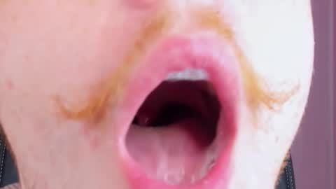 Snapshot of leo_mooree chatting on November 2025 09:25:01 PM Leo online show from November 2025 09:25:01 PM