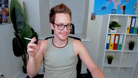 Snapshot of leo_mooree chatting on November 2025 04:43:02 AM Leo online show from November 2025 04:43:02 AM