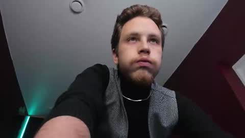 Snapshot of leo_mooree chatting on November 2025 10:30:02 PM Leo online show from November 2025 10:30:02 PM