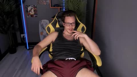 Snapshot of leo_mooree chatting on November 2025 02:04:02 AM Leo online show from November 2025 02:04:02 AM