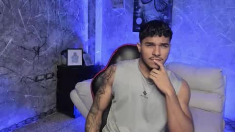 Leo independent model online show from November 2025 01:06:01 AM