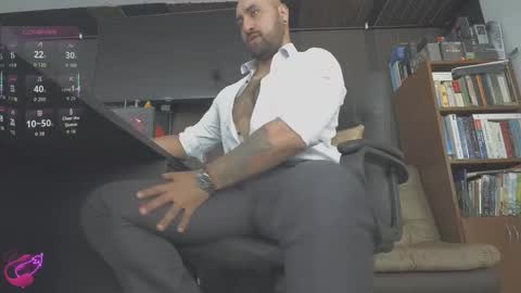 Snapshot of leon_1717 chatting on February 2026 04:24:02 PM Leon online show from February 2026 04:24:02 PM