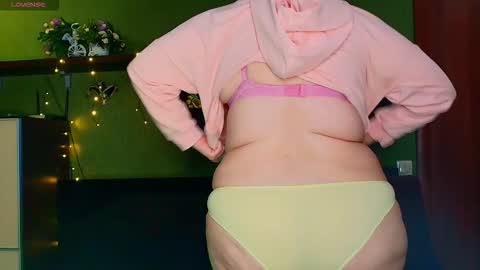 Leona tracie online show from February 2026 06:17:02 PM