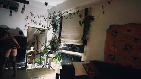 Snapshot of leonamell chatting on September 2025 10:43:01 PM Leo online show from September 2025 10:43:01 PM