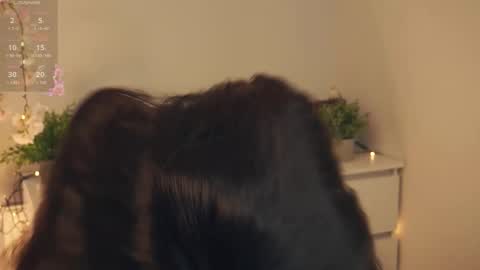 Mia online show from November 2025 08:36:01 AM