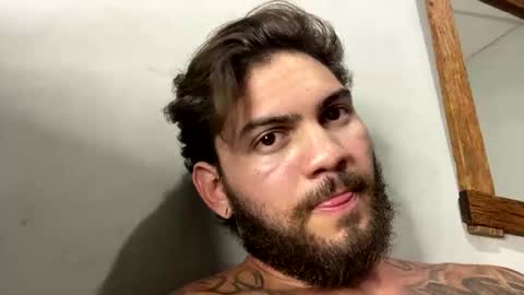Snapshot of leonbrazillian chatting on October 2025 01:17:01 AM leonbrazillian online show from October 2025 01:17:01 AM
