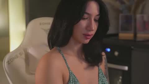 Leora online show from November 2025 05:34:01 PM