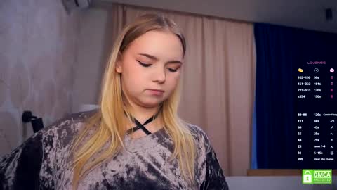 Hello everyone Im Lora Its my first day Were going to have fun together online show from November 2025 05:02:01 AM