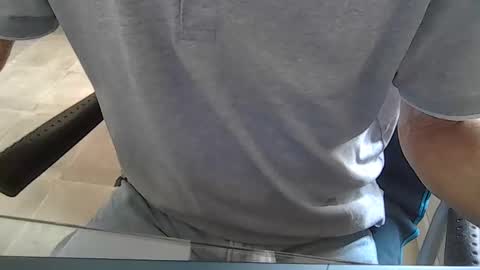 Snapshot of leoufdedingue chatting on October 2025 08:34:01 AM CESTMOI75100 online show from October 2025 08:34:01 AM