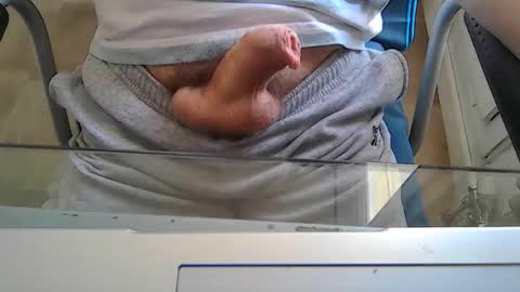 Snapshot of leoufdedingue chatting on October 2025 07:31:02 AM CESTMOI75100 online show from October 2025 07:31:02 AM