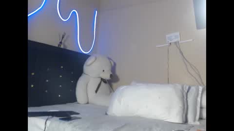 leslie online show from September 2025 11:15:01 PM