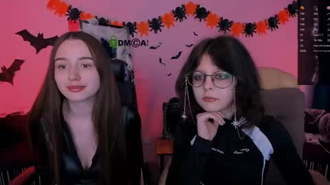 leslie_bird online show from October 2025 08:57:02 AM