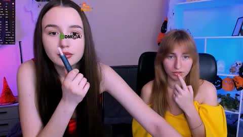 leslie_bird online show from November 2025 12:26:01 PM