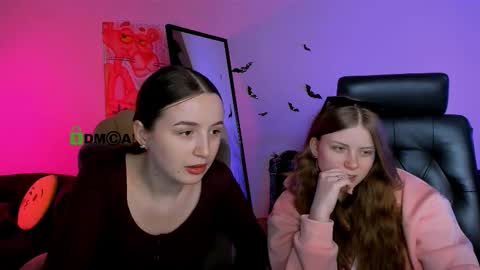 leslie_bird online show from November 2025 12:27:02 PM