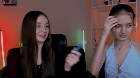 leslie_bird online show from November 2025 10:06:01 AM