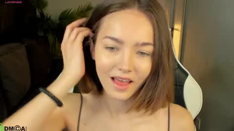 Snapshot of leslie_scottt chatting on May 2026 01:03:02 AM Leslie online show from May 2026 01:03:02 AM