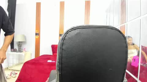 L E S L E Y  AND  D R A K O online show from March 2025 10:15:02 PM