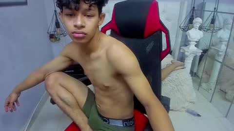 L E S L E Y  AND  D R A K O online show from October 2025 06:27:02 PM