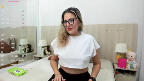 Snapshot of lesly_santodomingo chatting on May 2026 11:59:02 AM Lesly Santodomingo online show from May 2026 11:59:02 AM