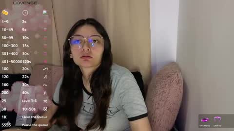 lessliee online show from May 2026 07:35:01 AM