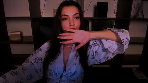 Alexia online show from December 2024 02:00:01 PM