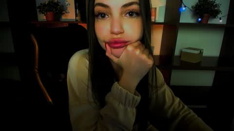 Alexia online show from March 2025 06:58:02 PM