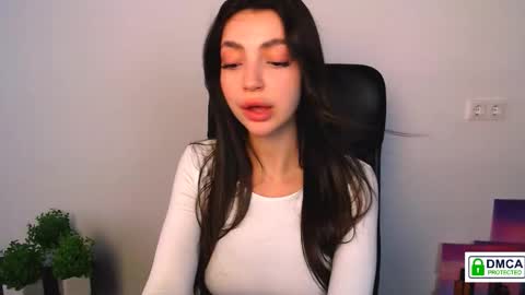 Alexia online show from September 2025 01:00:02 PM