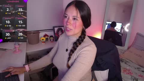 Lexie Thompson   8pm  0000am -5 online show from November 2025 12:43:02 AM