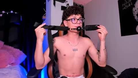 Snapshot of lexie_n_nate chatting on March 2025 05:18:02 AM Lixie And Nte online show from March 2025 05:18:02 AM