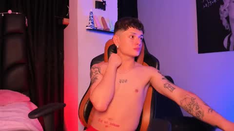 Snapshot of lexie_n_nate chatting on March 2025 04:49:01 AM Lixie And Nte online show from March 2025 04:49:01 AM