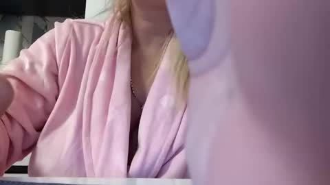 Snapshot of lexxa_blond chatting on February 2026 10:06:01 PM Hannah online show from February 2026 10:06:01 PM