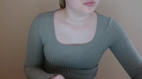 Snapshot of leyla_le chatting on May 2026 06:30:01 AM Leyla online show from May 2026 06:30:01 AM