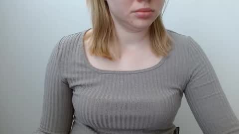 Snapshot of leyla_le chatting on May 2026 05:47:01 AM Leyla online show from May 2026 05:47:01 AM