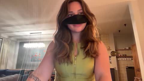 Leyla online show from September 2025 04:51:02 PM