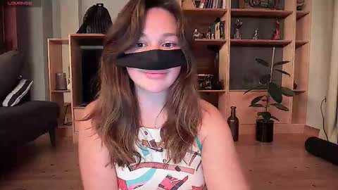 Leyla online show from November 2025 06:39:01 PM