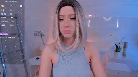 Lisa online show from November 2025 03:49:02 AM