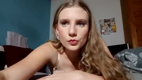 lia06_ online show from November 2025 06:28:02 PM